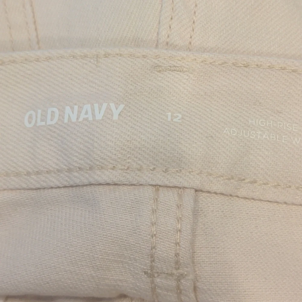 Old Navy Cream Frayed Hem Shorts size 12